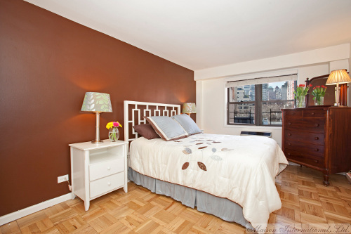 320 East 54th Street, Unit 7C Manhattan, NY 10022 - Photo 3 of 6