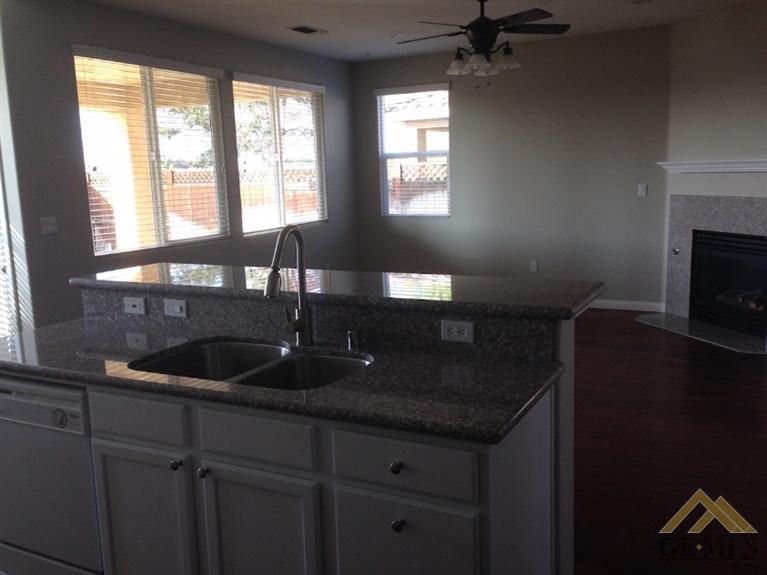 403 Bloomfield Drive Bakersfield, CA 93312 - Photo 3 of 9