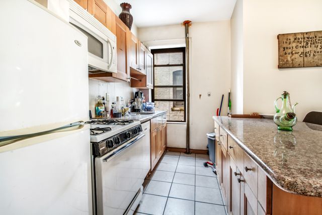 338 East 67th Street, Unit 25 Manhattan, NY 10065 - Photo 2 of 4