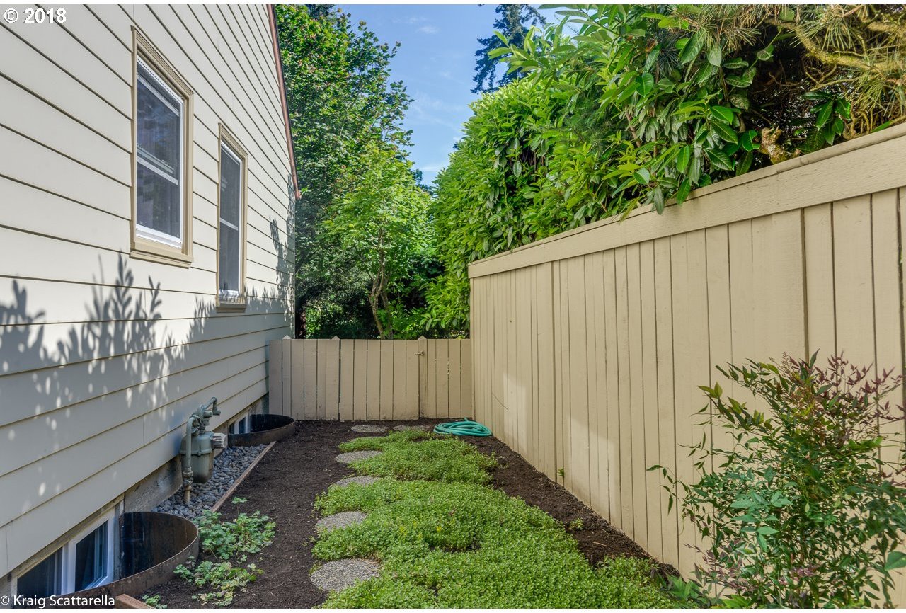 3220 Southwest Spring Garden Street Portland, OR 97219 - Photo 5 of 32 Gallery Image 5