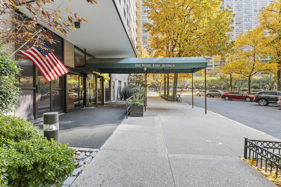 Lincoln Towers 180 West End Ave, Manhattan, NY 10023 - Photo 5 of 6