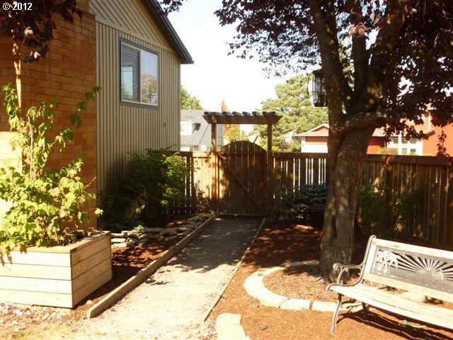 1942 Southwest 24th Court Gresham, OR 97080 - Photo 12 of 16