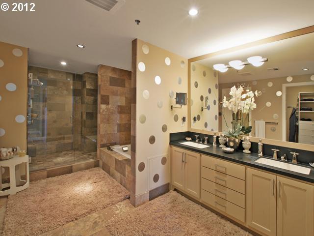 2454 Northwest Westover Road, Unit 503 Portland, OR 97210 - Photo 8 of 16 Gallery Image 8