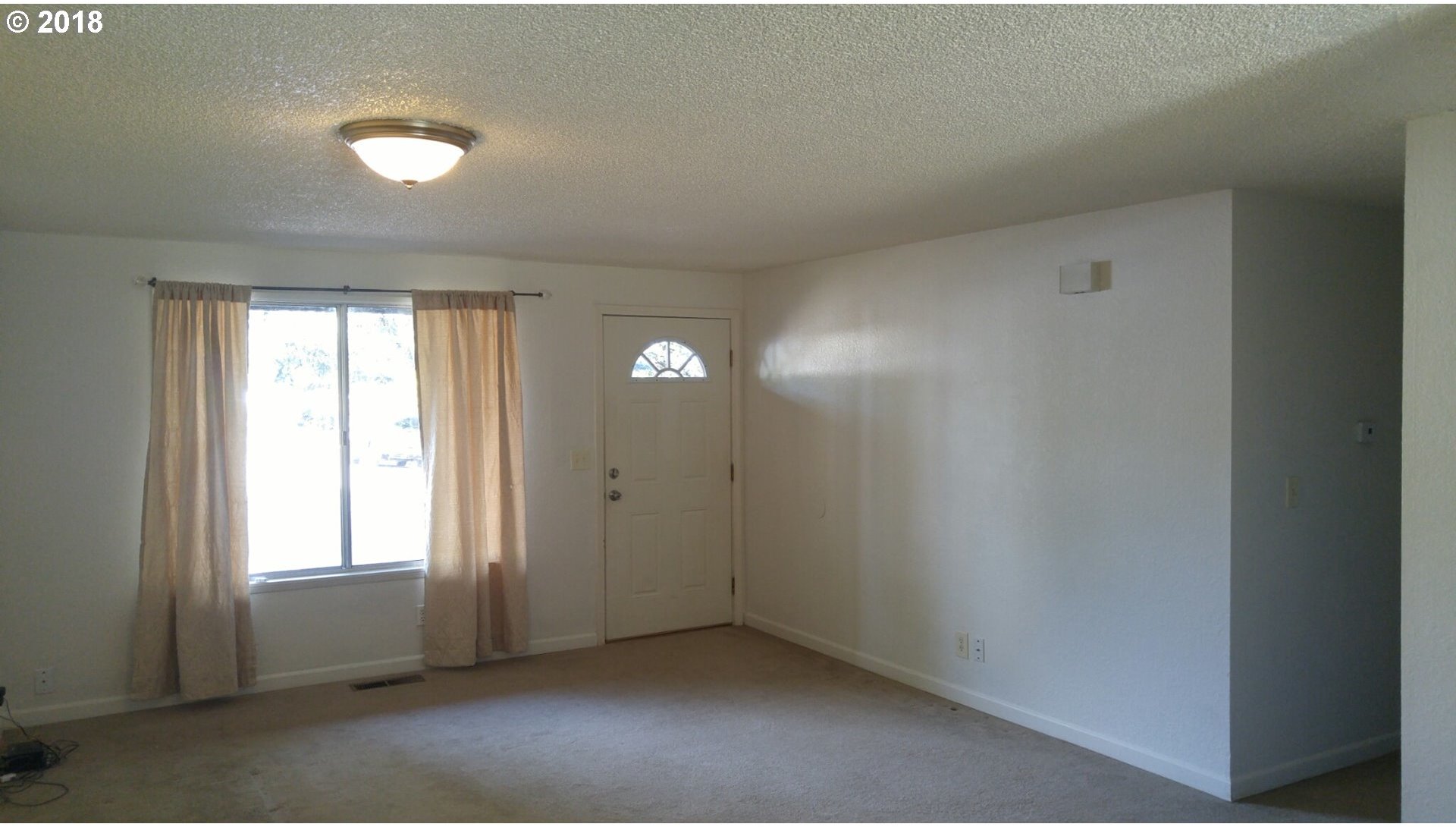 565 Corona Loop Road Roseburg, OR 97471 - Photo 3 of 10 Gallery Image 3