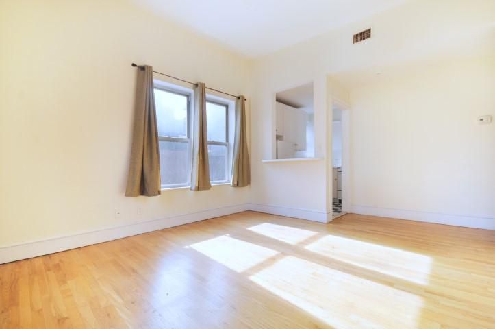 247 East 81st Street, Unit 2C Manhattan, NY 10028 - Photo 2 of 6