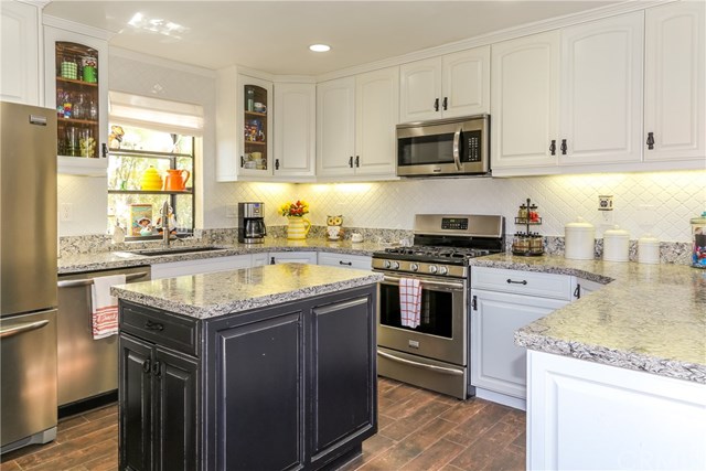 3040 Harding Way Costa Mesa, CA 92626 - Photo 3 of 32