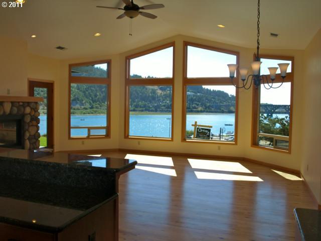 94542 Hume Road Gold Beach, OR 97444 - Photo 5 of 16 Gallery Image 5