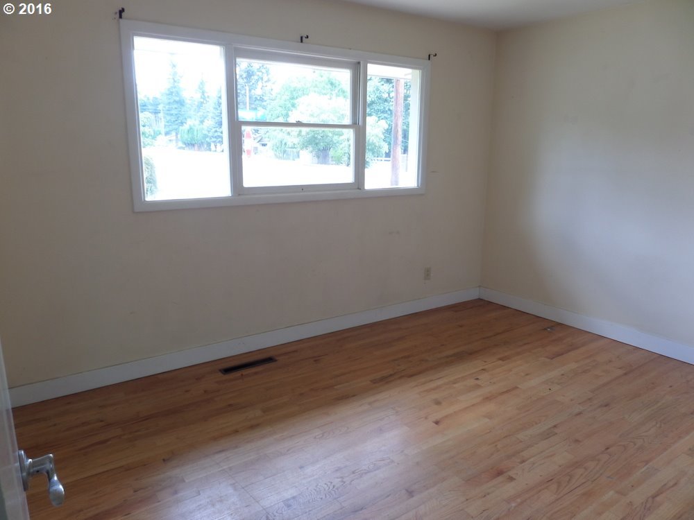 16211 Southeast Taggart Street Portland, OR 97236 - Photo 7 of 19