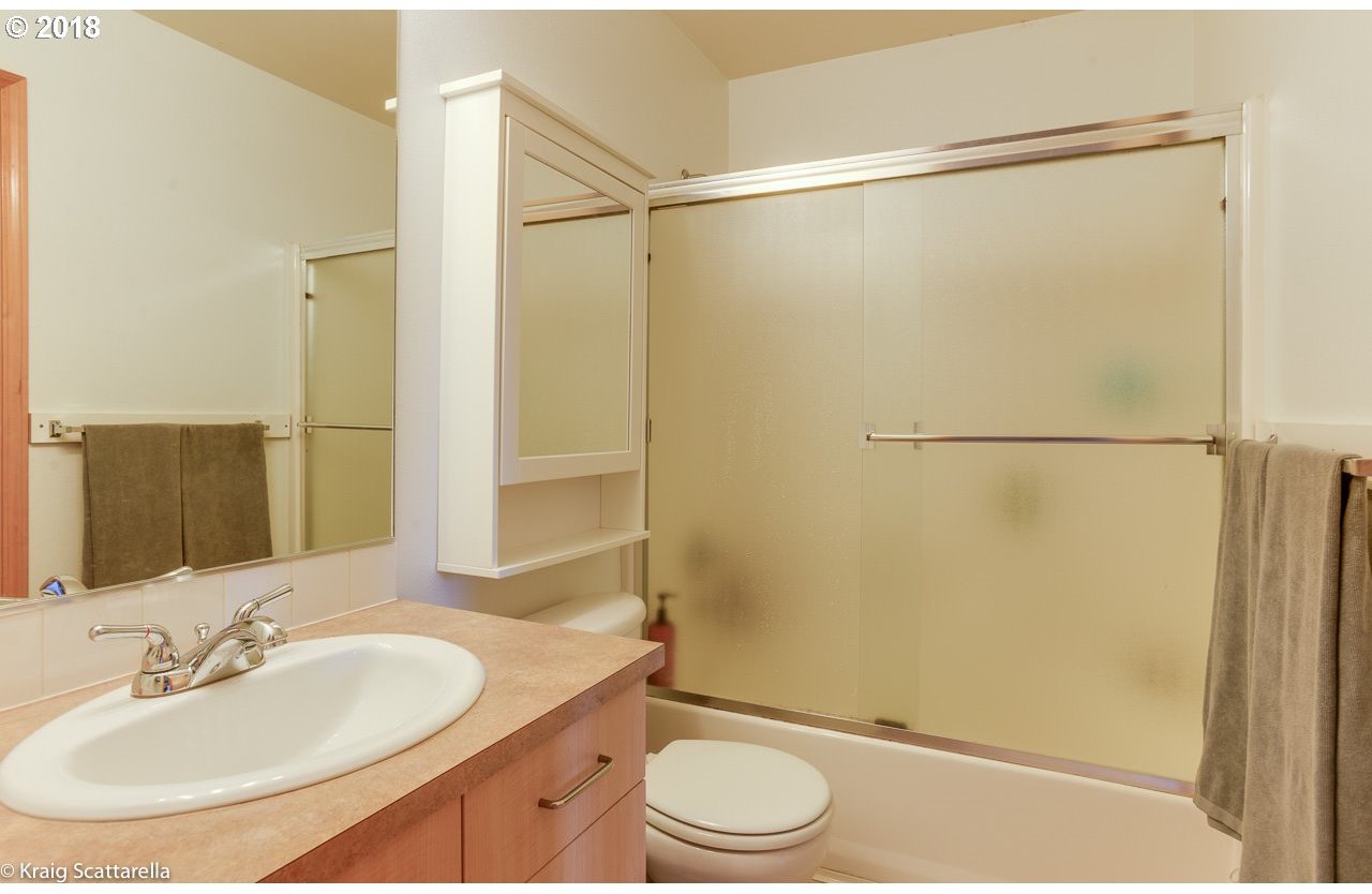 568 Northeast Anderson Road Gresham, OR 97030 - Photo 14 of 27 Gallery Image 14