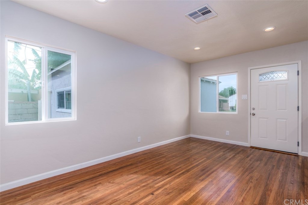 2412 Strong Avenue Commerce, CA 90040 - Photo 7 of 32