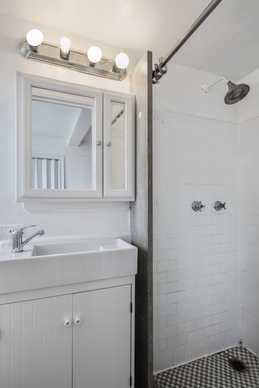 5 Tudor City Place, Unit 926 Manhattan, NY 10017 - Photo 4 of 5