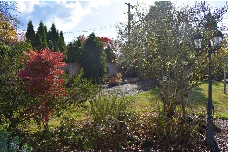 1915 H Street Springfield, OR 97477 - Photo 16 of 24