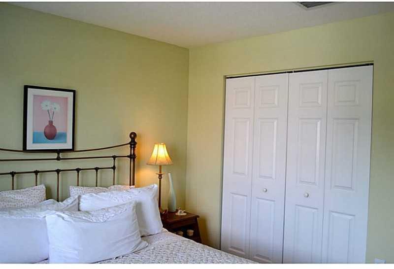 16544 Southwest 68th Terrace Miami, FL 33193 - Photo 32 of 33