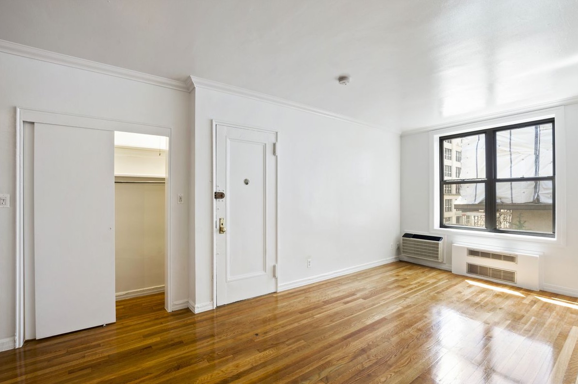 447 Hudson Street, Unit 3R Manhattan, NY 10014 - Photo 4 of 5