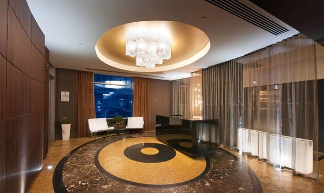 21 Chelsea 120 W 21st St, Manhattan, NY 10011 - Photo 2 of 6