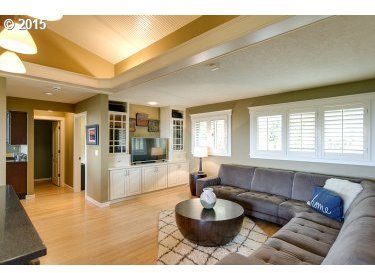 4419 Southwest Carl Place Portland, OR 97239 - Photo 18 of 24 Gallery Image 18