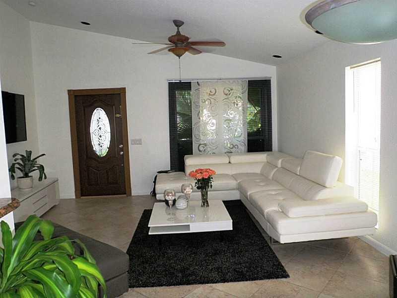760 Falling Water Road Weston, FL 33326 - Photo 10 of 35