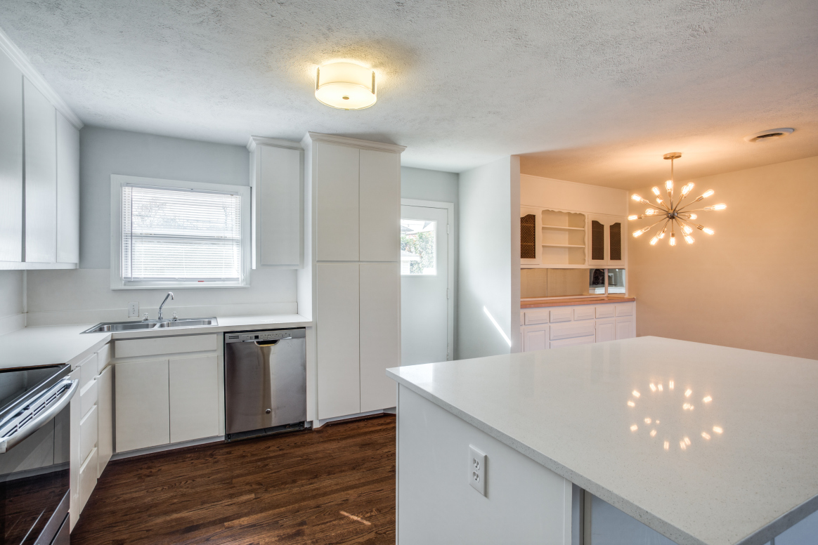 533 Hambrick Road Dallas, TX 75218 - Photo 3 of 8