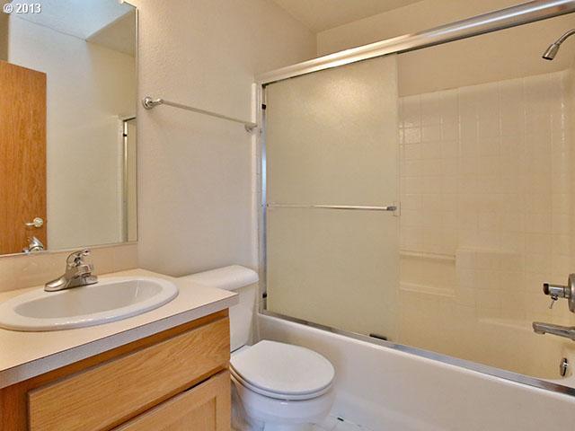 508 Northeast Roth Street Portland, OR 97211 - Photo 3 of 16 Gallery Image 3