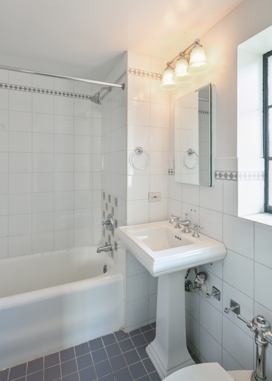 25 Tudor City Place, Unit 720 Manhattan, NY 10017 - Photo 4 of 5