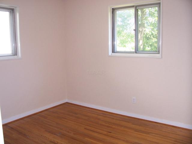 5484 Mesquite Road Memphis, TN 38120 - Photo 7 of 12 One of three bedrooms. All have hardwood floors, smooth ceilings, textured walls, ceiling fans, and plenty of light.