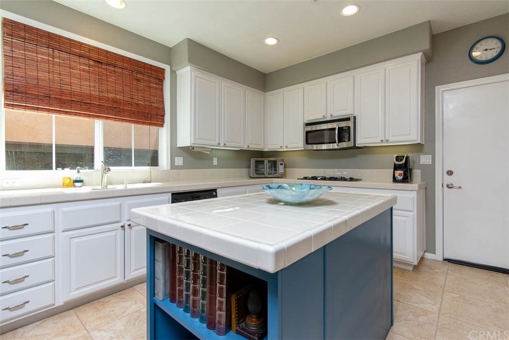 32009 Hummingbird Way Temecula, CA 92592 - Photo 11 of 40