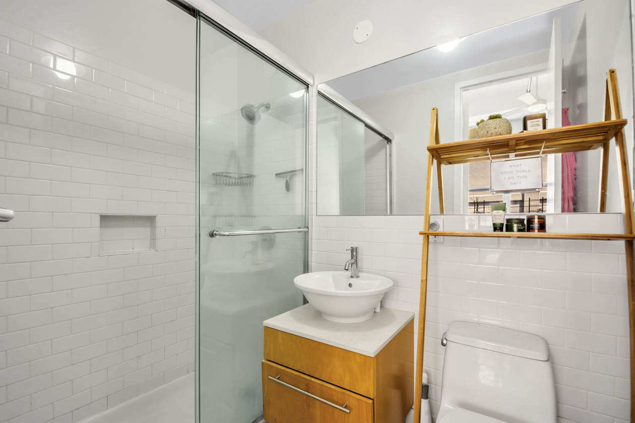 970 Kent Avenue, Unit 307 Brooklyn, NY 11205 - Photo 4 of 7