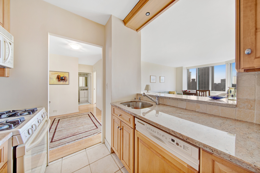 61 West 62nd Street, Unit 26L Manhattan, NY 10023 - Photo 4 of 9