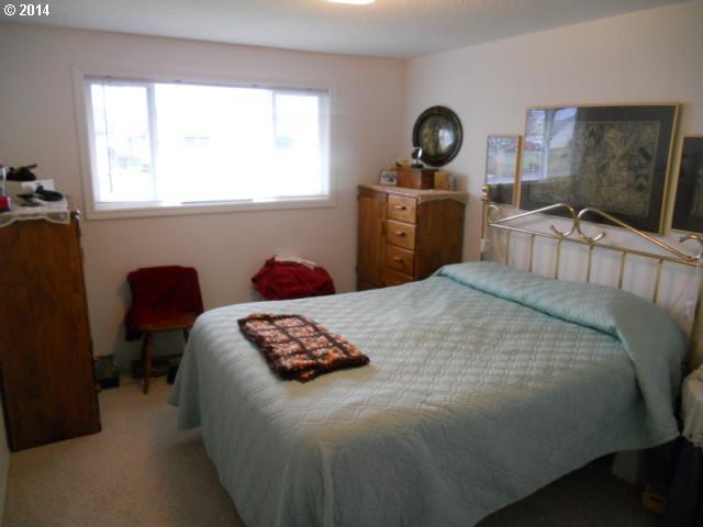 1979 Thompson Road Woodburn, OR 97071 - Photo 7 of 11 Gallery Image 7