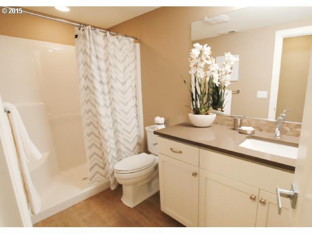 10068 Southwest 8th Place Portland, OR 97219 - Photo 12 of 15 Gallery Image 12