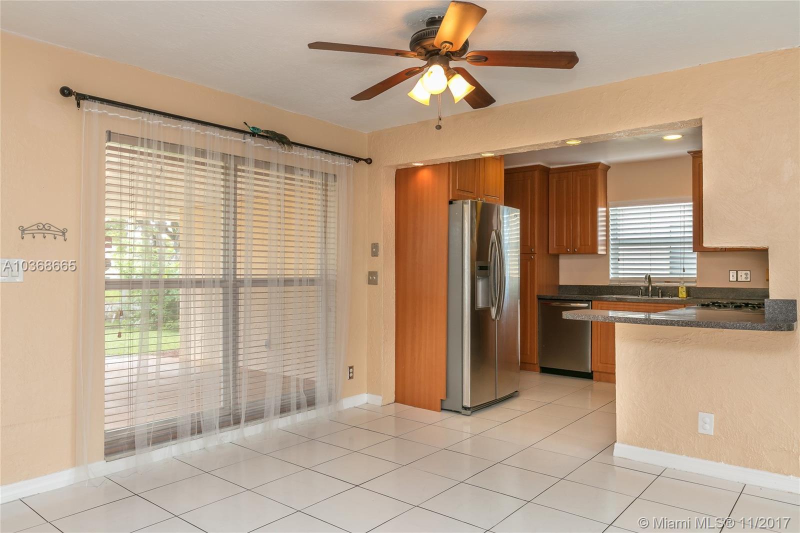 1342 North 30th Road Hollywood, FL 33021 - Photo 4 of 31 Gallery Image 4