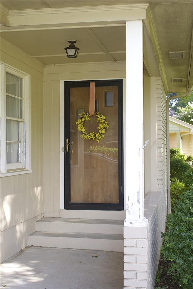 215 Avon Road Memphis, TN 38117 - Photo 5 of 24 Welcoming front door and cute stoop.