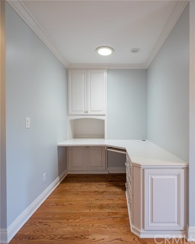 1437 La Perla Avenue Long Beach, CA 90815 - Photo 34 of 43 Upstairs bedroom 4 study area.
