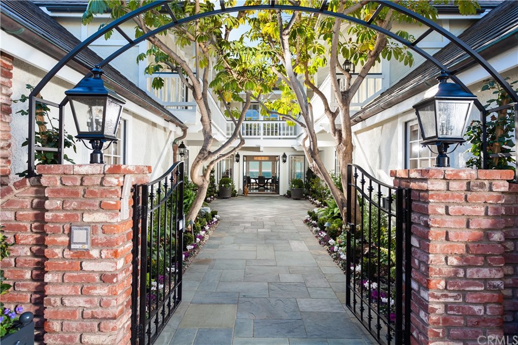 34861 Doheny Place Dana Point, CA 92624 - Photo 3 of 32