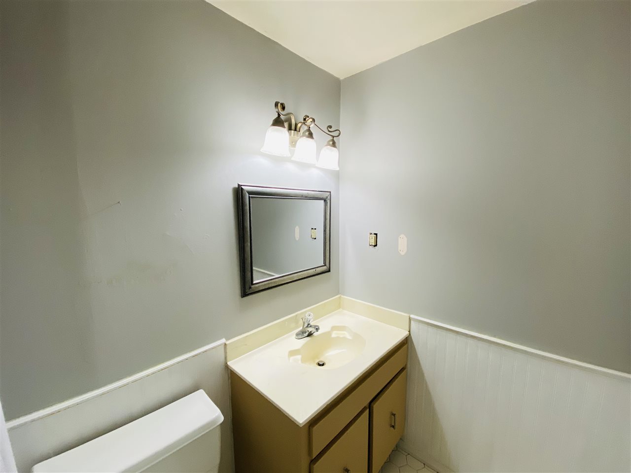 6490 Ruffle Cove Bartlett, TN 38134 - Photo 18 of 19 Hall bath