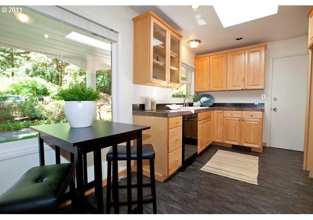 2136 Southwest Boundary Street Portland, OR 97239 - Photo 4 of 14 Gallery Image 4