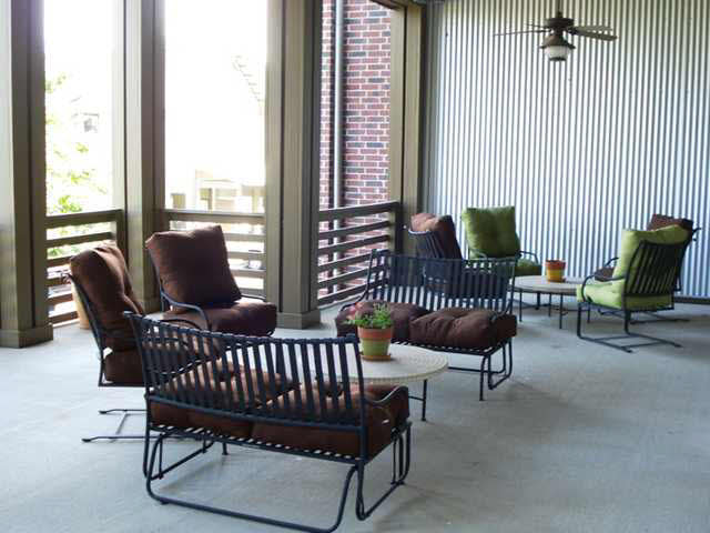 700 Harbor Bend Road, Unit 303 Memphis, TN 38103 - Photo 4 of 14 Common Area Patio.