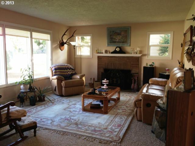 4635 Southwest 180th Avenue Aloha, OR 97078 - Photo 4 of 16 Gallery Image 4