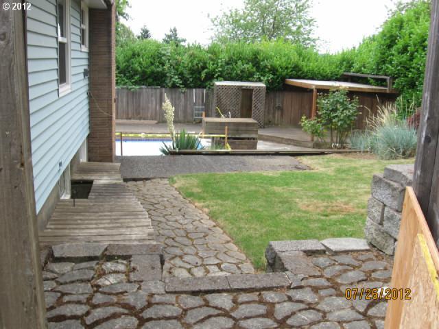 1720 Southwest Canby Street Portland, OR 97219 - Photo 3 of 15 Gallery Image 3