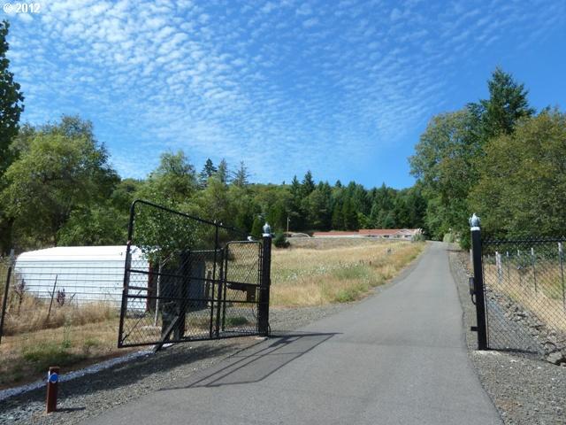 2331 Doerner Road Roseburg, OR 97471 - Photo 4 of 16