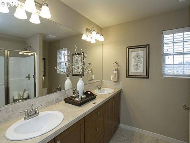 13616 Southwest Fischer Road, Unit L 193 King City, OR 97224 - Photo 9 of 13 Gallery Image 9