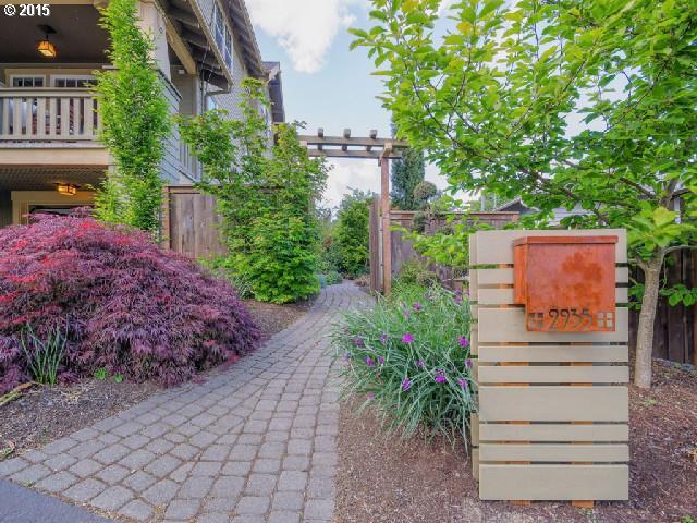 2935 Southwest Custer Street Portland, OR 97219 - Photo 13 of 16 Gallery Image 13