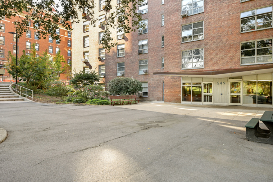 Morningside Gardens 549 W 123rd St, Manhattan, NY 10027 - Photo 3 of 5