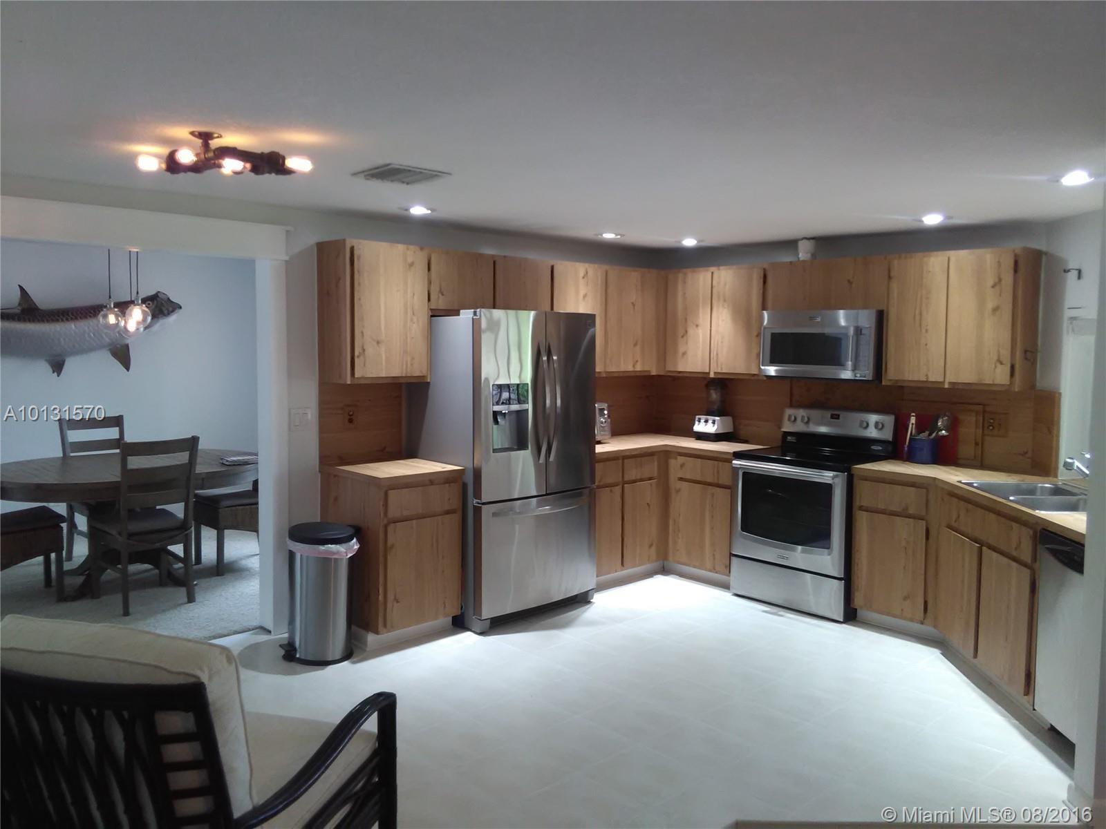 8421 Southwest 28th Street Davie, FL 33328 - Photo 8 of 34