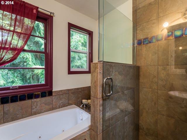 601 Southwest Chestnut Street Portland, OR 97219 - Photo 4 of 16 Gallery Image 4