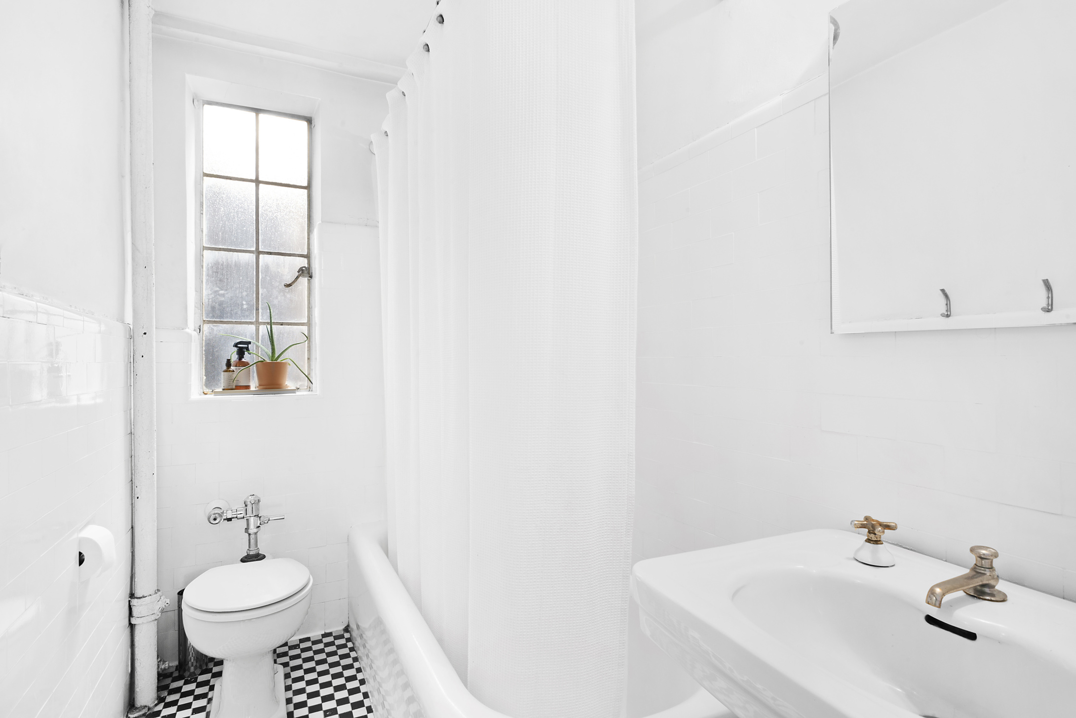 140 East 40th Street, Unit 4G Manhattan, NY 10016 - Photo 4 of 5