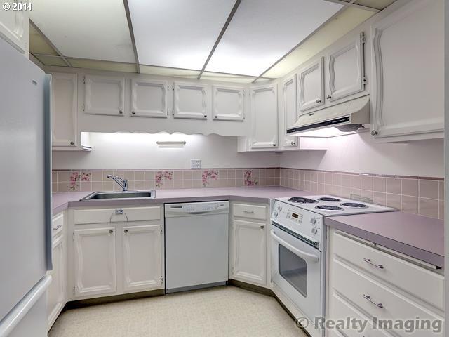 2021 Southwest Main Street, Unit 23 Portland, OR 97205 - Photo 6 of 12 Gallery Image 6
