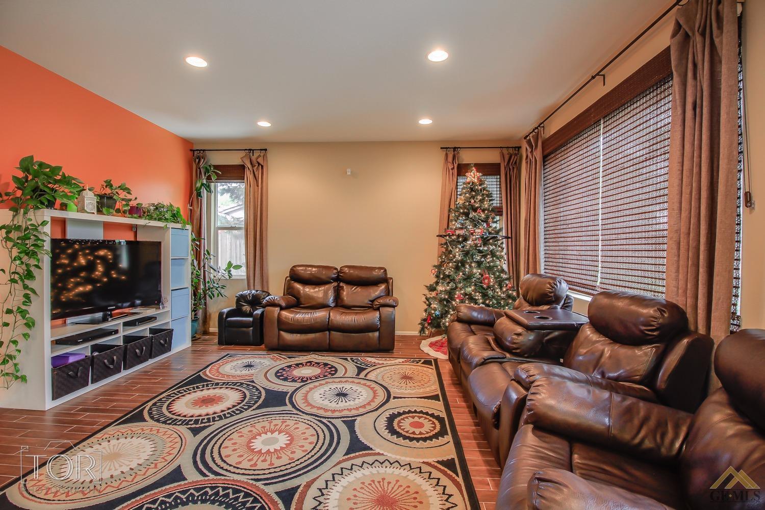 4704 Basque Street Bakersfield, CA 93313 - Photo 13 of 27