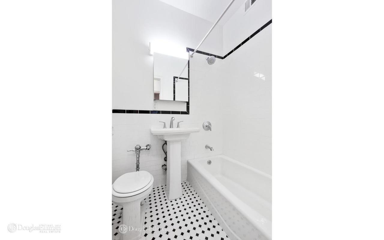 228 East 75th Street, Unit 2B Manhattan, NY 10021 - Photo 5 of 6