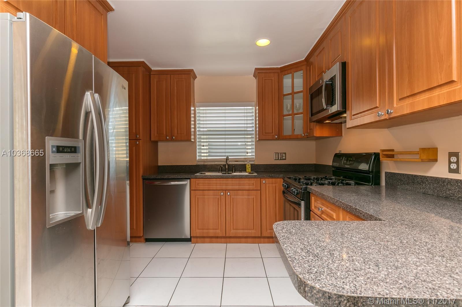 1342 North 30th Road Hollywood, FL 33021 - Photo 6 of 31 Gallery Image 6